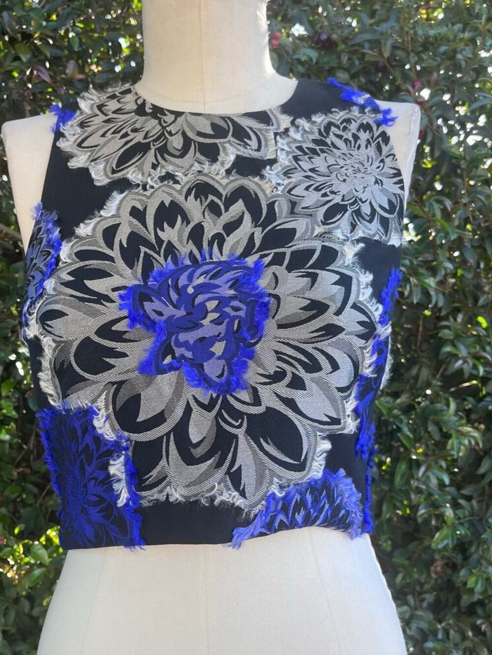 Nicole Miller Artelier NWT Size P Black Blue Silver Floral Jacquard Crop Top